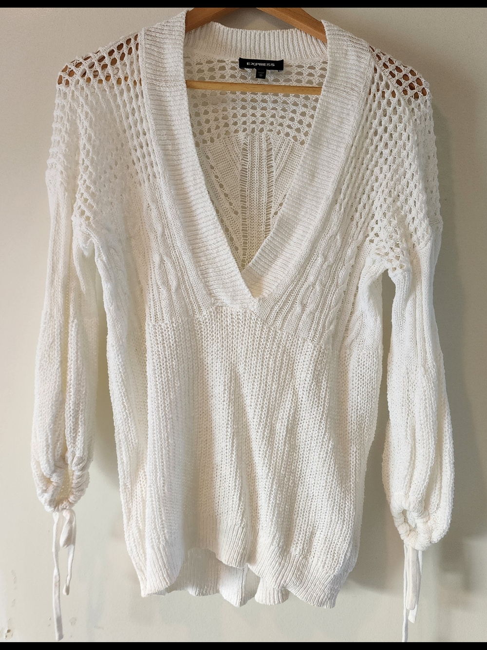 Express White Open-Knit V-Neck Sweater Sz Medium